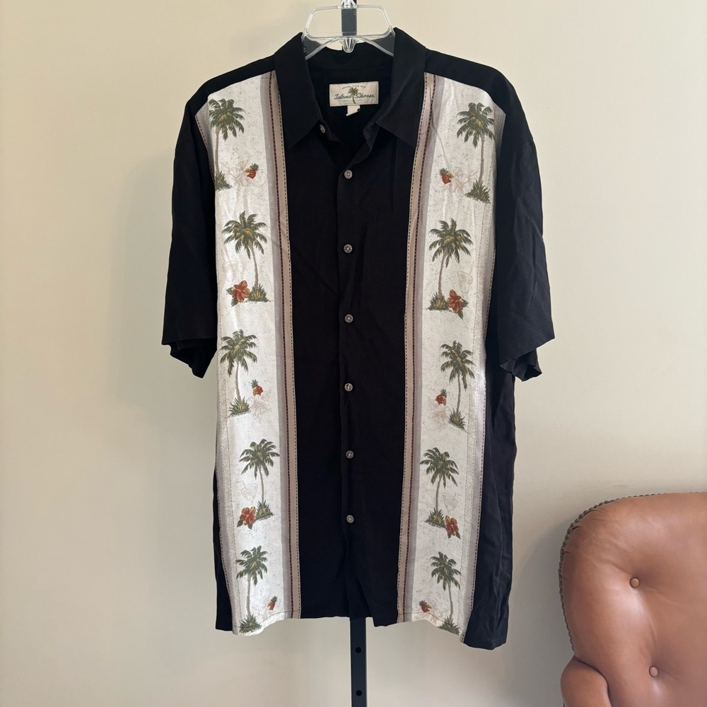Island Shores Black and‎ White Casual Button Down Shirt with Palm Tree Design
